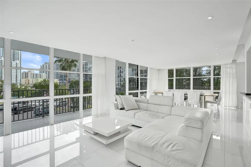 1000 Parkview Dr #330 Hallandale Beach, FL 33009