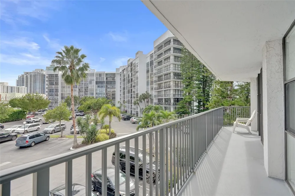 1000 Parkview Dr #330 Hallandale Beach, FL 33009