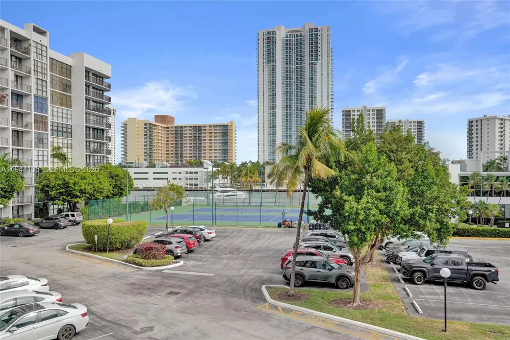 1000 Parkview Dr #330 Hallandale Beach, FL 33009