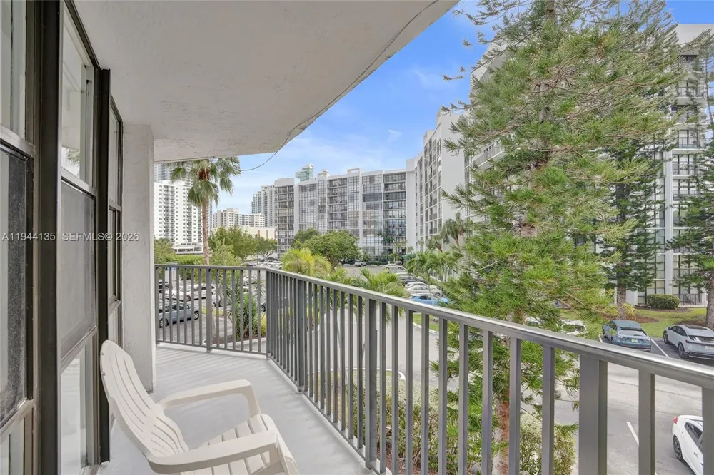 1000 Parkview Dr #330 Hallandale Beach, FL 33009