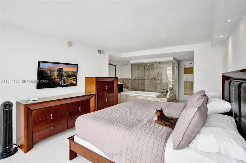 1000 Parkview Dr #330 Hallandale Beach, FL 33009