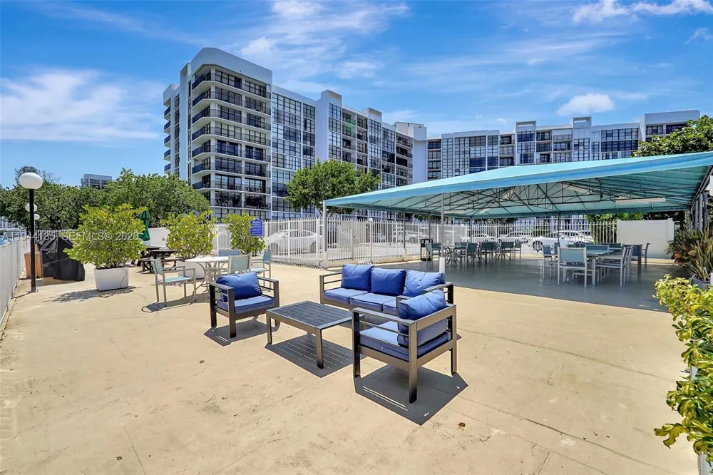 1000 Parkview Dr #330 Hallandale Beach, FL 33009