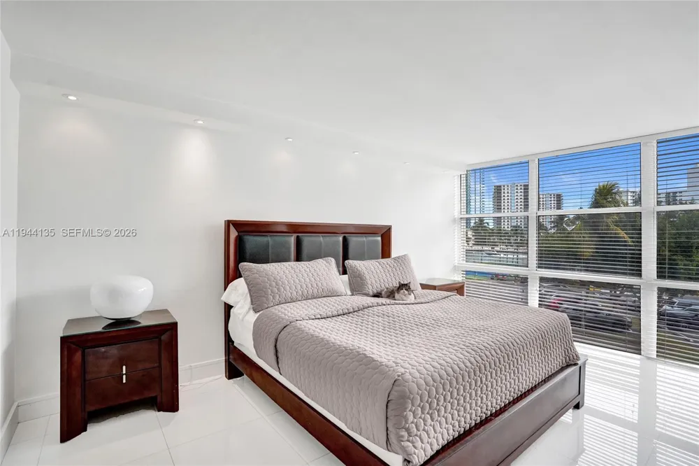 1000 Parkview Dr #330 Hallandale Beach, FL 33009