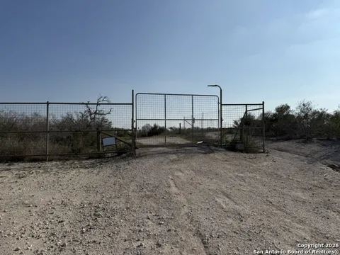 1331 S Highway 281