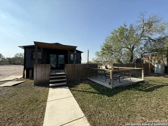 1331 S Highway 281 George West, TX 78022