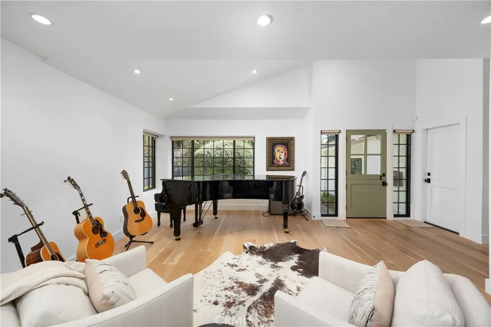 589 W Grandview Avenue Sierra Madre, CA 91024