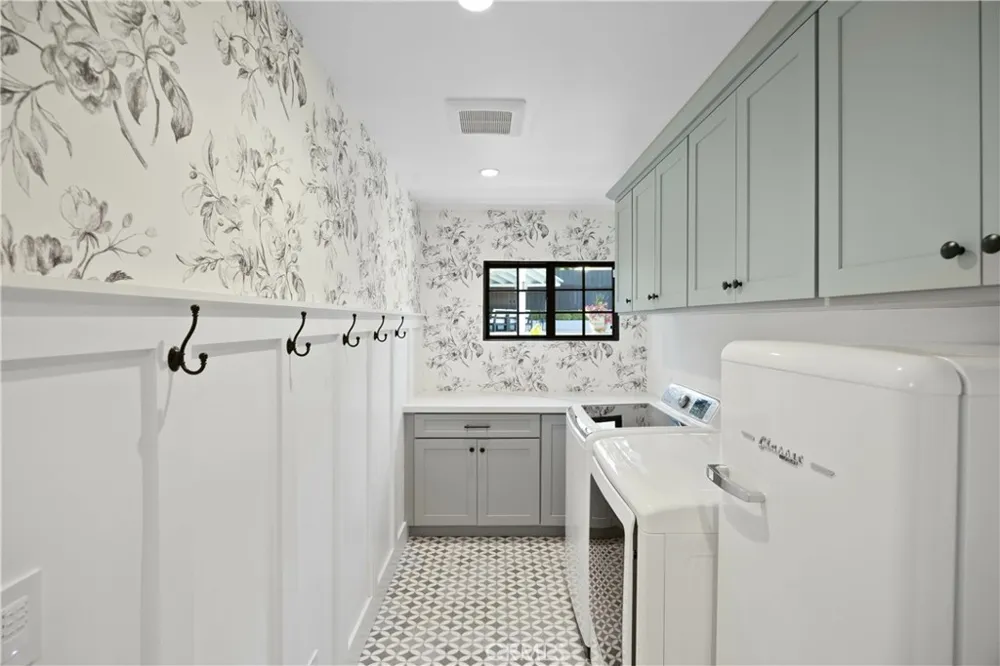 589 W Grandview Avenue Sierra Madre, CA 91024
