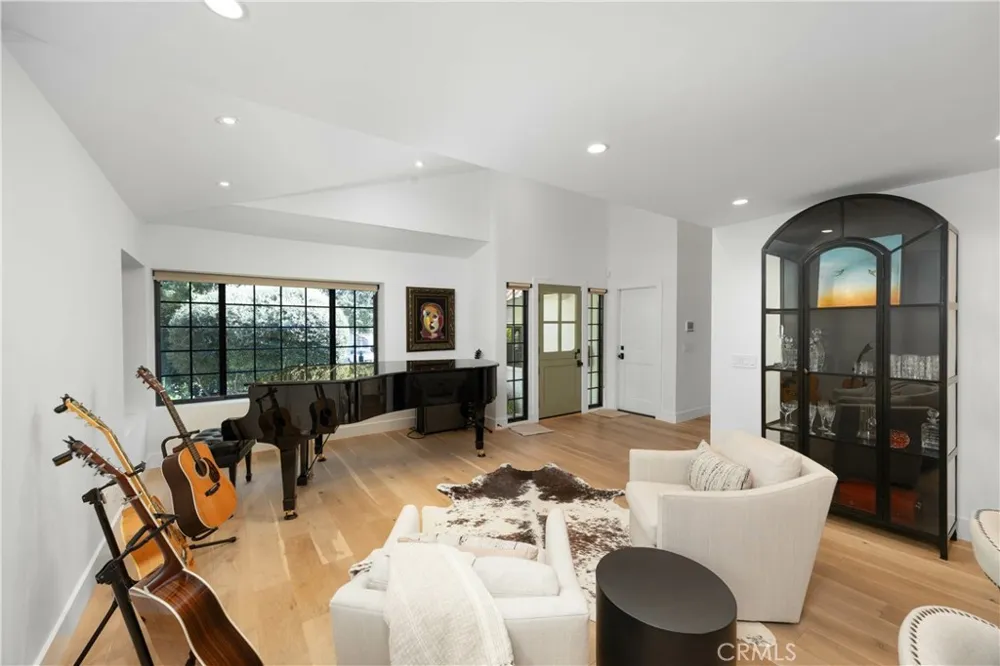 589 W Grandview Avenue Sierra Madre, CA 91024
