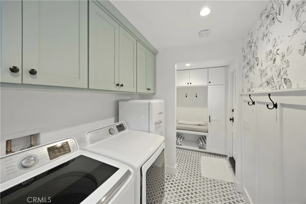589 W Grandview Avenue Sierra Madre, CA 91024