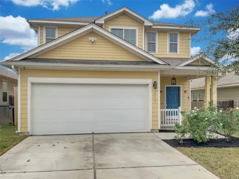 717 Twisted Oaks Lane