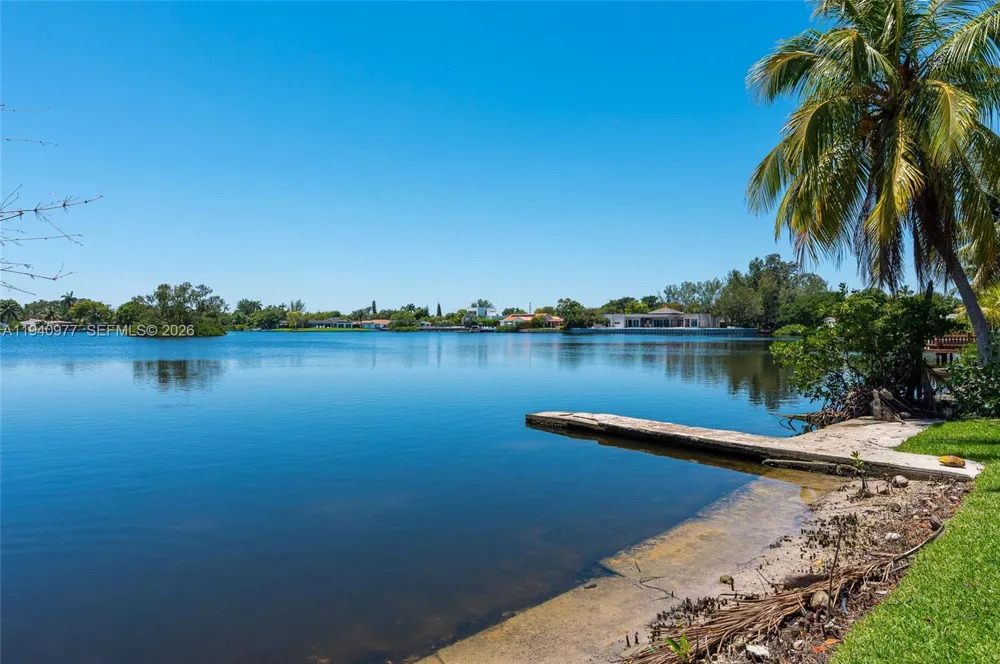 2560 NE 199th St Miami, FL 33180