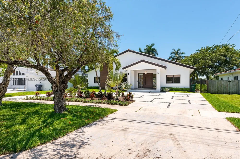 2560 NE 199th St Miami, FL 33180