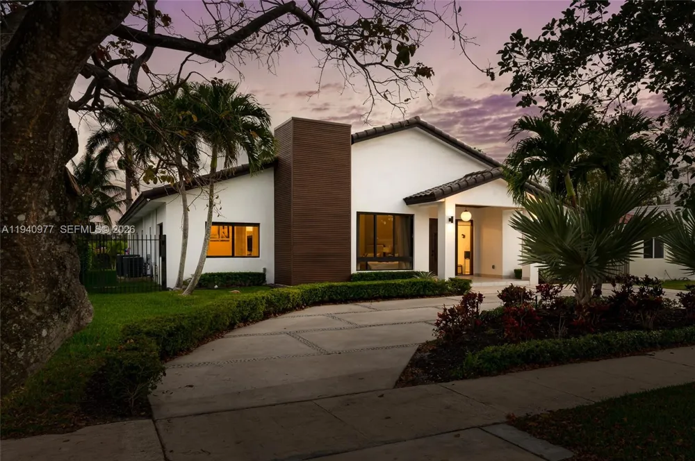 2560 NE 199th St Miami, FL 33180