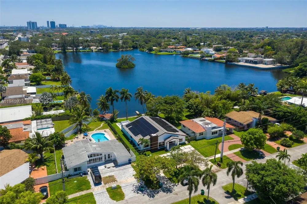 2560 NE 199th St Miami, FL 33180