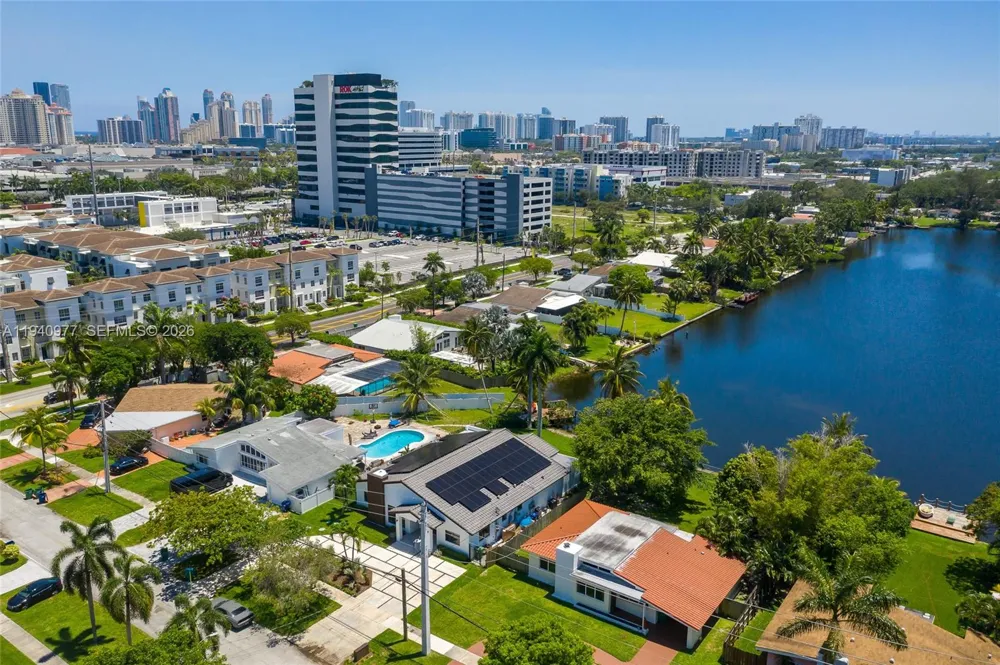 2560 NE 199th St Miami, FL 33180