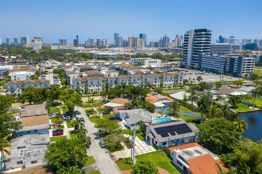2560 NE 199th St Miami, FL 33180