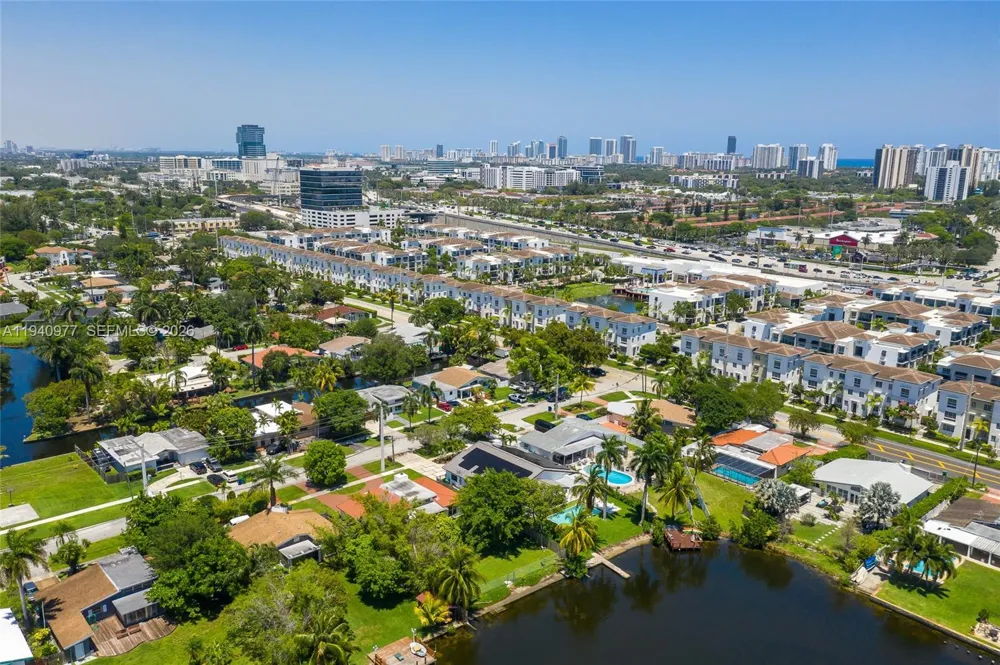 2560 NE 199th St Miami, FL 33180