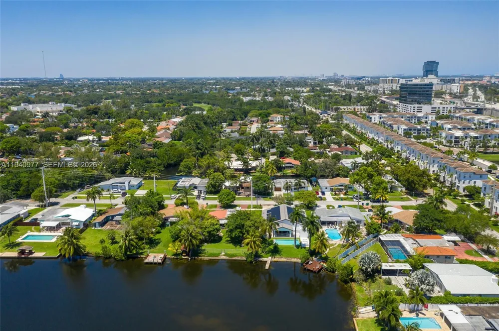 2560 NE 199th St Miami, FL 33180