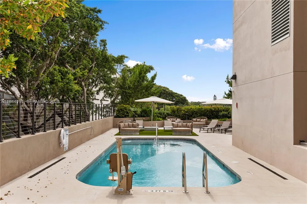 3034 Oak Avenue #408 Coconut Grove, FL 33133