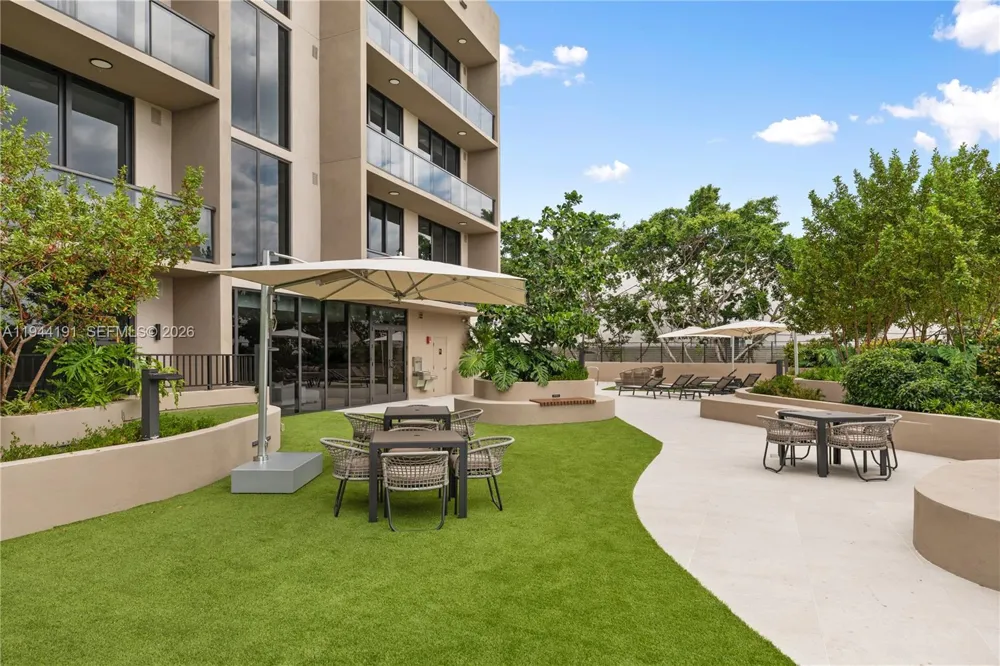 3034 Oak Avenue #408 Coconut Grove, FL 33133