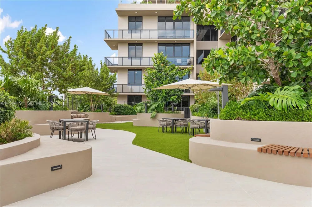 3034 Oak Avenue #408 Coconut Grove, FL 33133