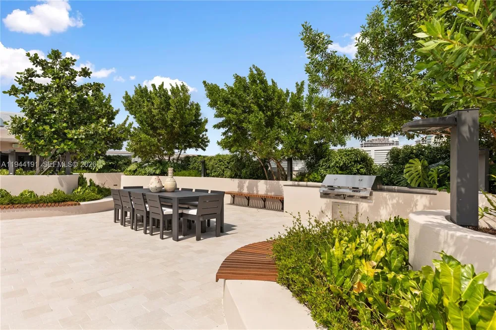 3034 Oak Avenue #408 Coconut Grove, FL 33133
