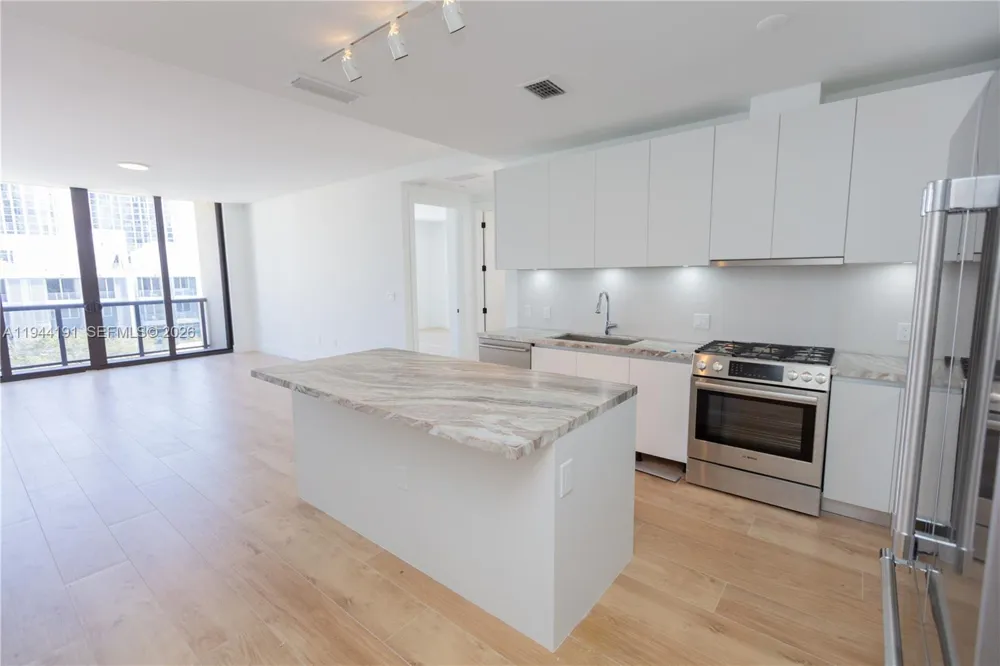 3034 Oak Avenue #408 Coconut Grove, FL 33133
