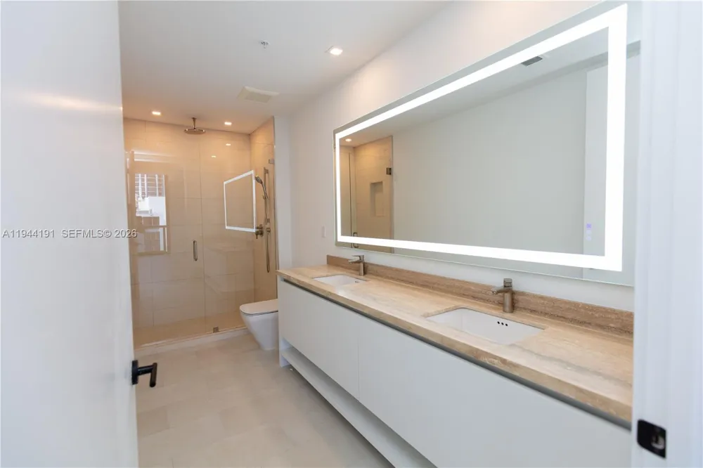 3034 Oak Avenue #408 Coconut Grove, FL 33133