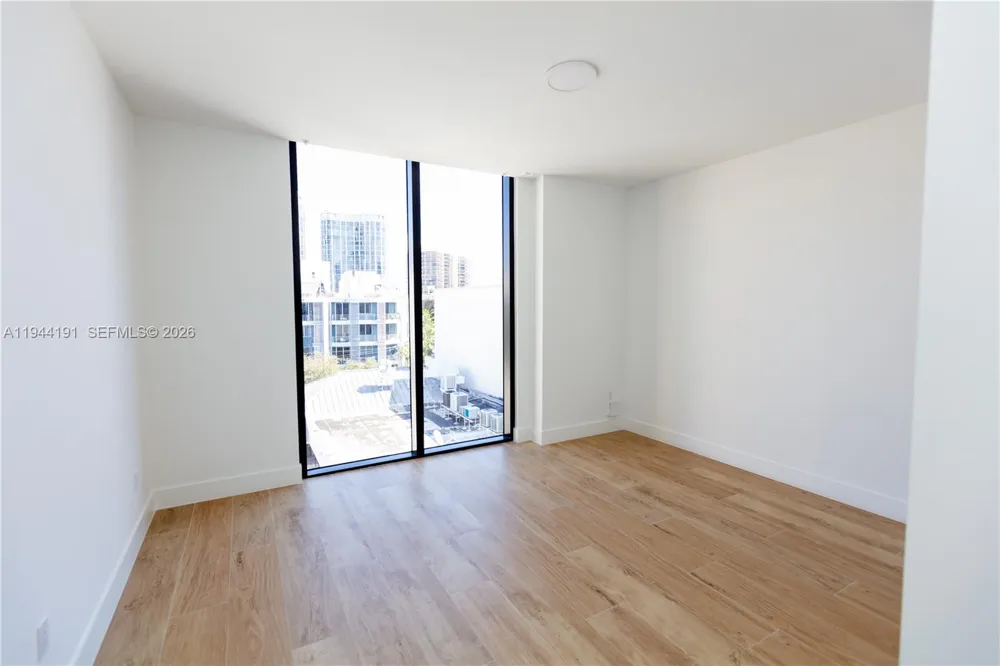 3034 Oak Avenue #408 Coconut Grove, FL 33133