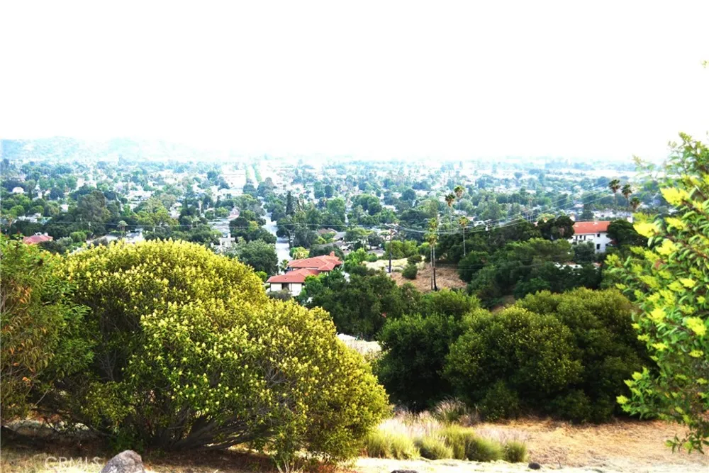 946 Glendora Ave Glendora, CA 91741