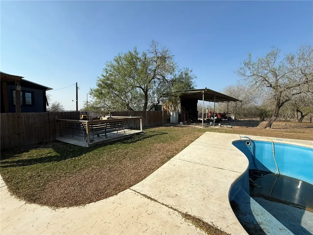 1331 Highway 281 S George West, TX 78022