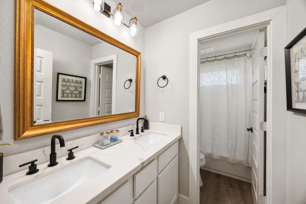 915 Bernard Meadows Drive Drive East Bernard, TX 77435
