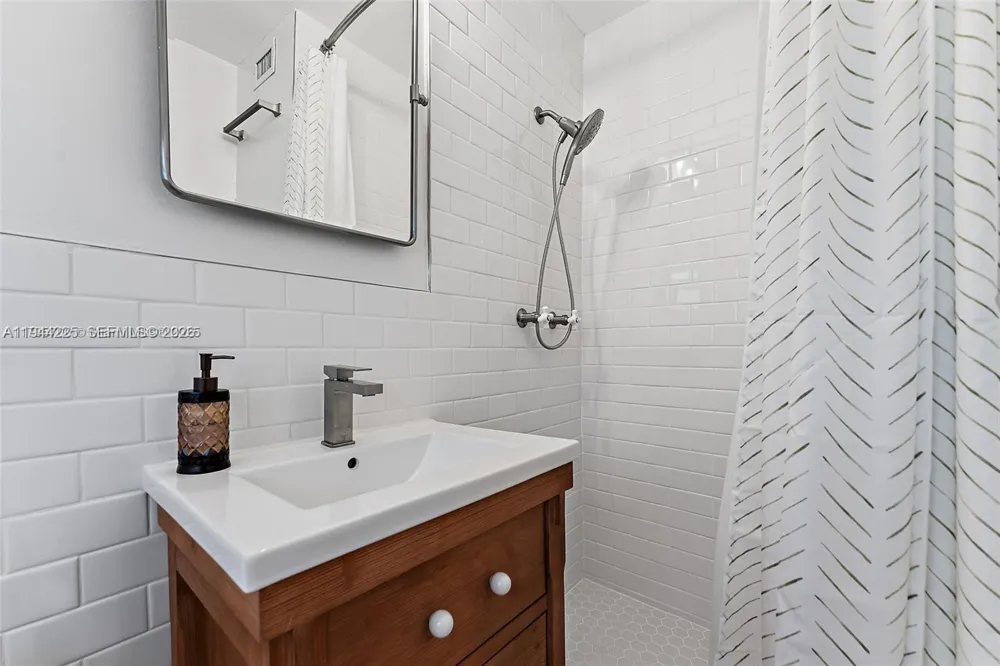 324 Tequesta Tequesta, FL 33469