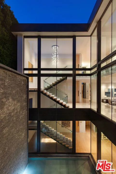 1601 Casale Road Pacific Palisades, CA 90272