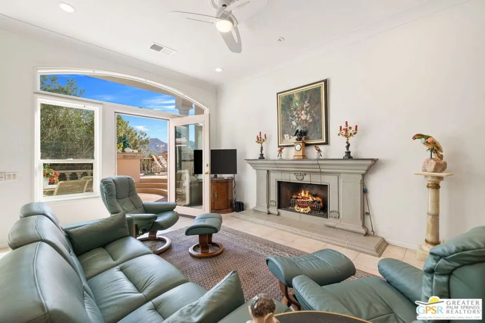 18 Cahuilla Hills Drive Palm Springs, CA 92264
