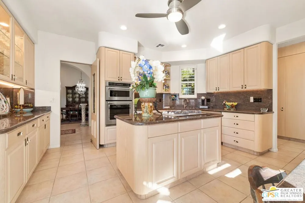 18 Cahuilla Hills Drive Palm Springs, CA 92264