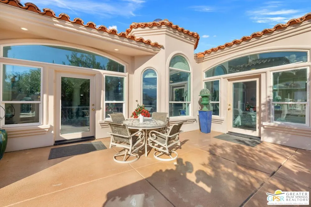 18 Cahuilla Hills Drive Palm Springs, CA 92264