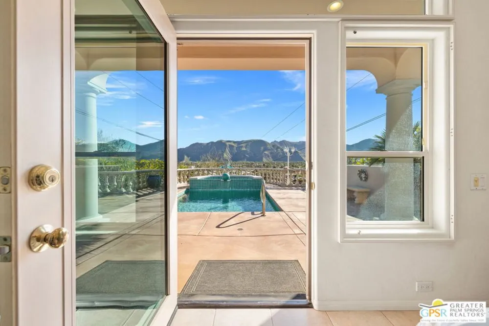 18 Cahuilla Hills Drive Palm Springs, CA 92264