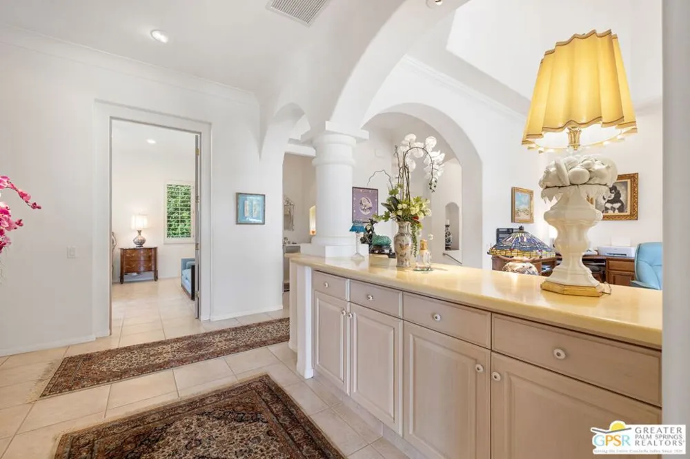 18 Cahuilla Hills Drive Palm Springs, CA 92264