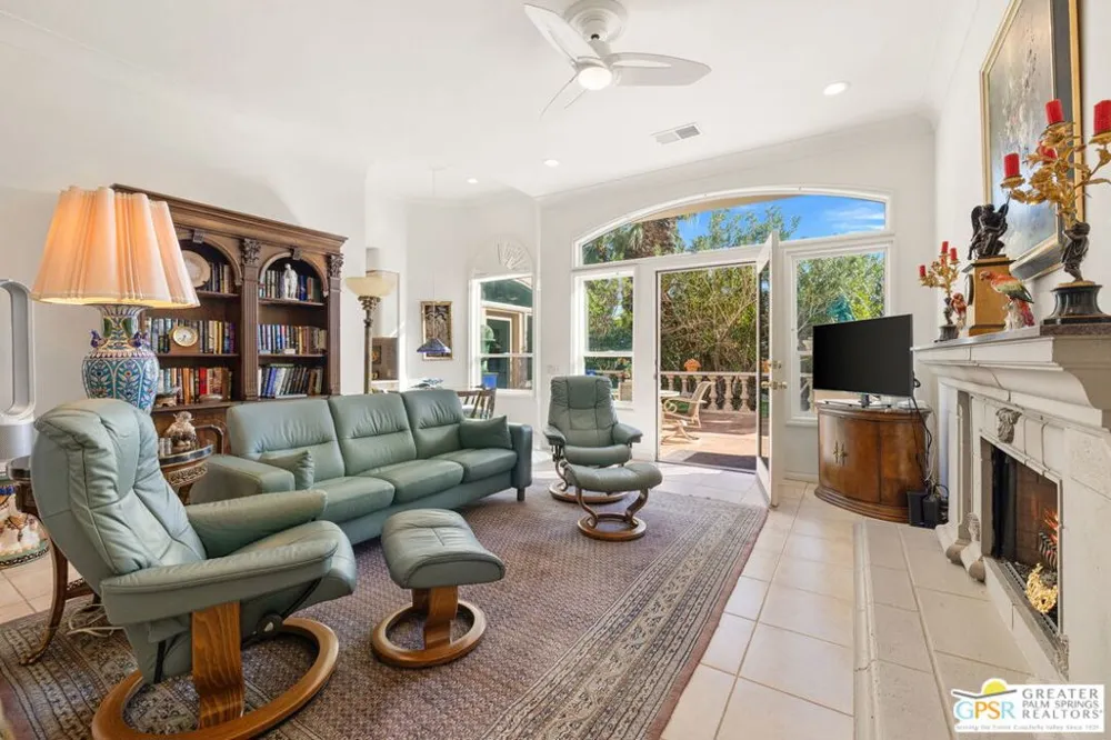 18 Cahuilla Hills Drive Palm Springs, CA 92264