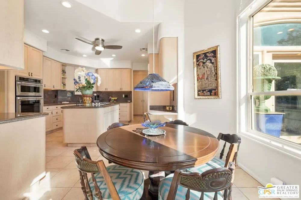 18 Cahuilla Hills Drive Palm Springs, CA 92264