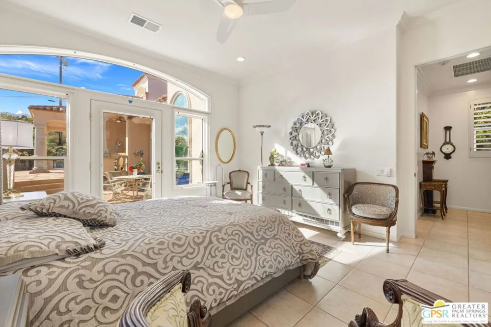 18 Cahuilla Hills Drive Palm Springs, CA 92264