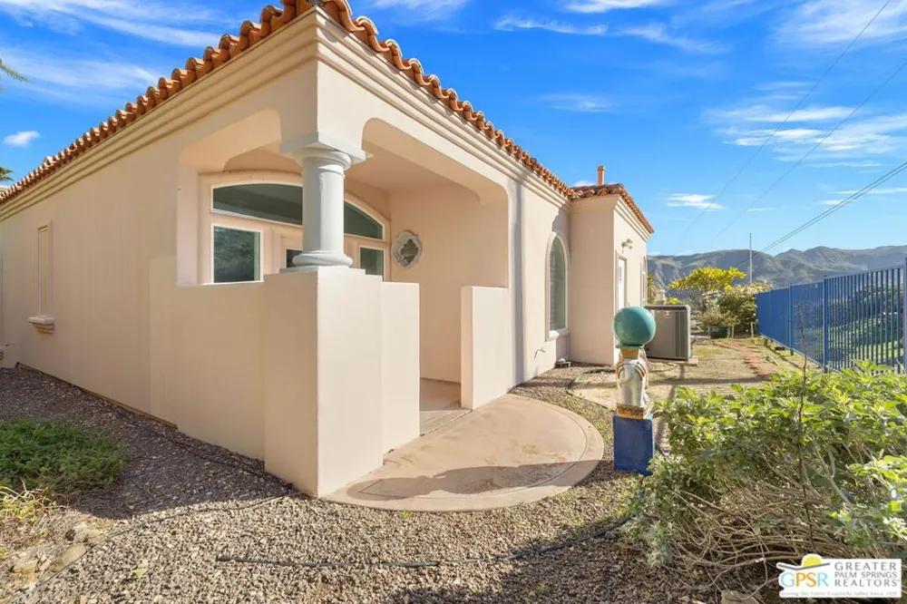 18 Cahuilla Hills Drive Palm Springs, CA 92264