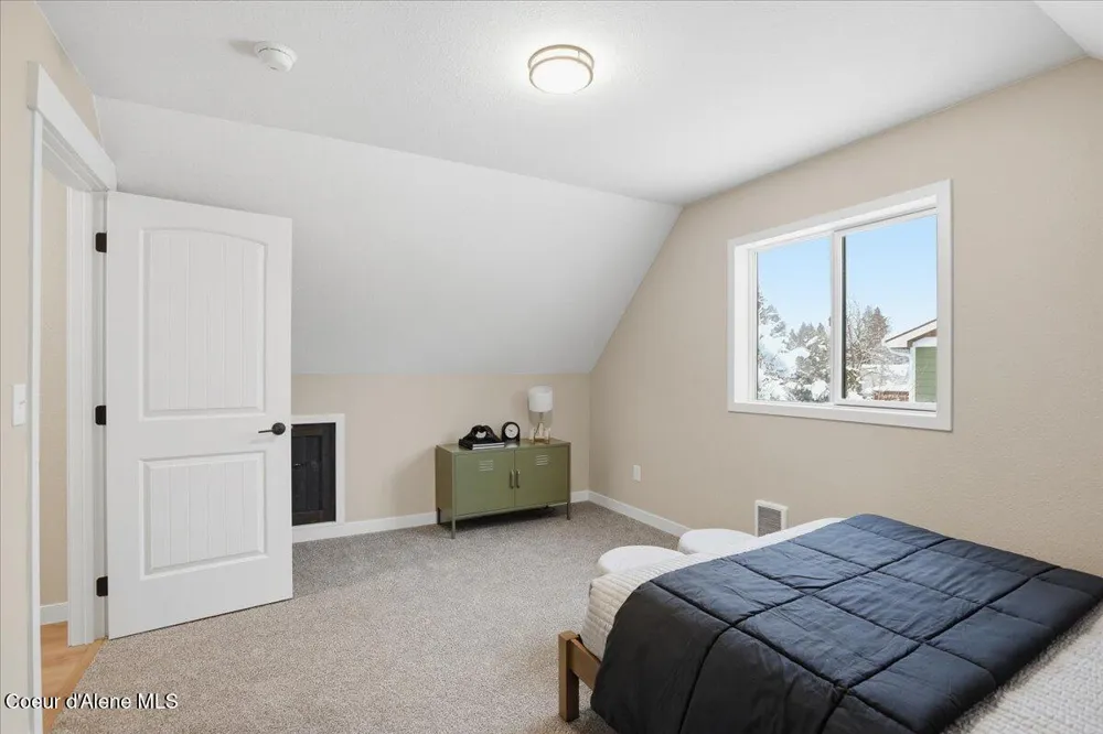 387 E Iowa Avenue Hayden, ID 83835