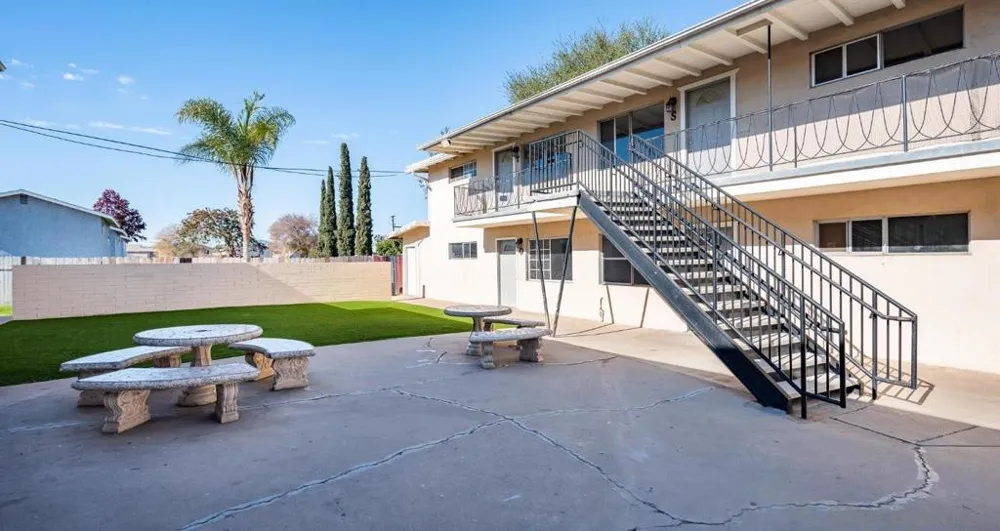 532 1st St El Cajon, CA 92021
