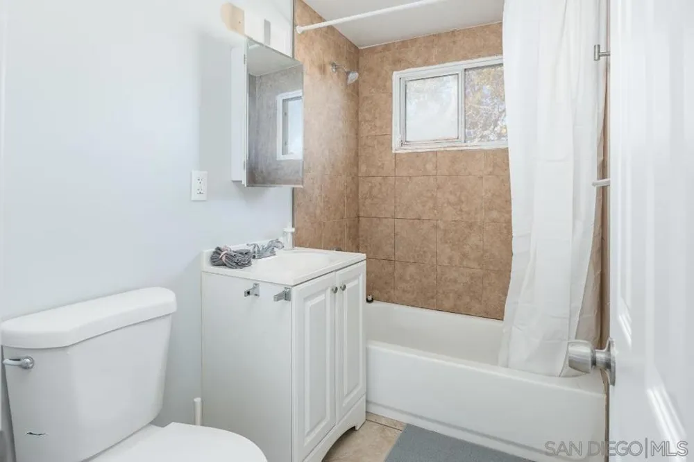 532 1st St El Cajon, CA 92021