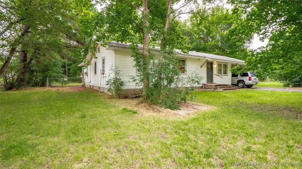 809 Carbon Avenue Hartshorne, OK 74547