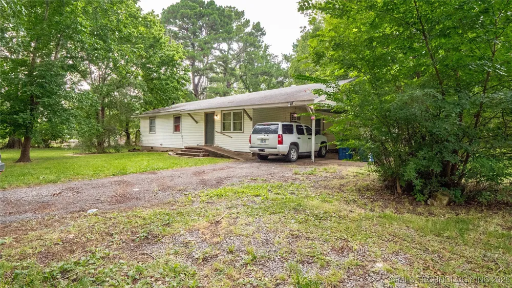809 Carbon Avenue Hartshorne, OK 74547
