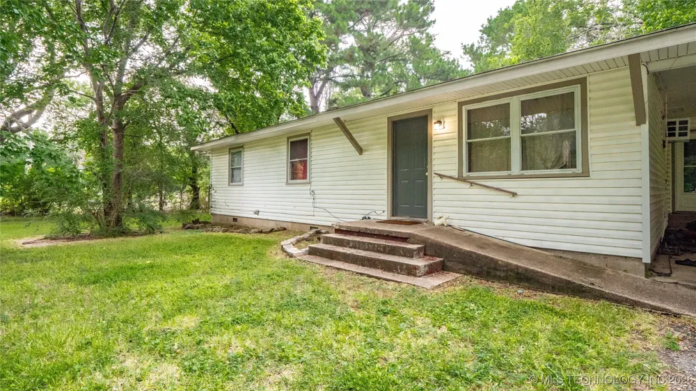 809 Carbon Avenue Hartshorne, OK 74547