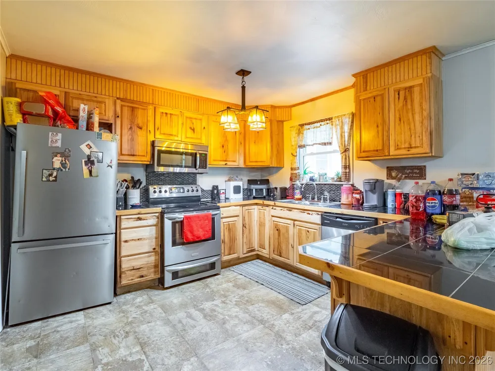 809 Carbon Avenue Hartshorne, OK 74547